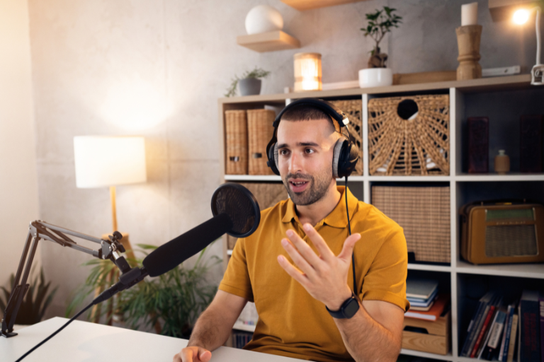 5 Best Podcast Coaches Online to Accelerate Your Podcast Growth