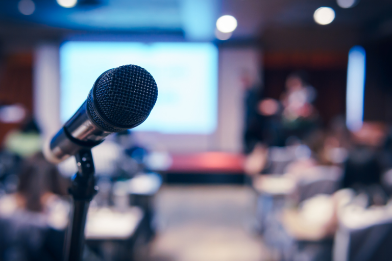 7 Best Public Speaking Courses Online to Enhance Your Speaking Skills