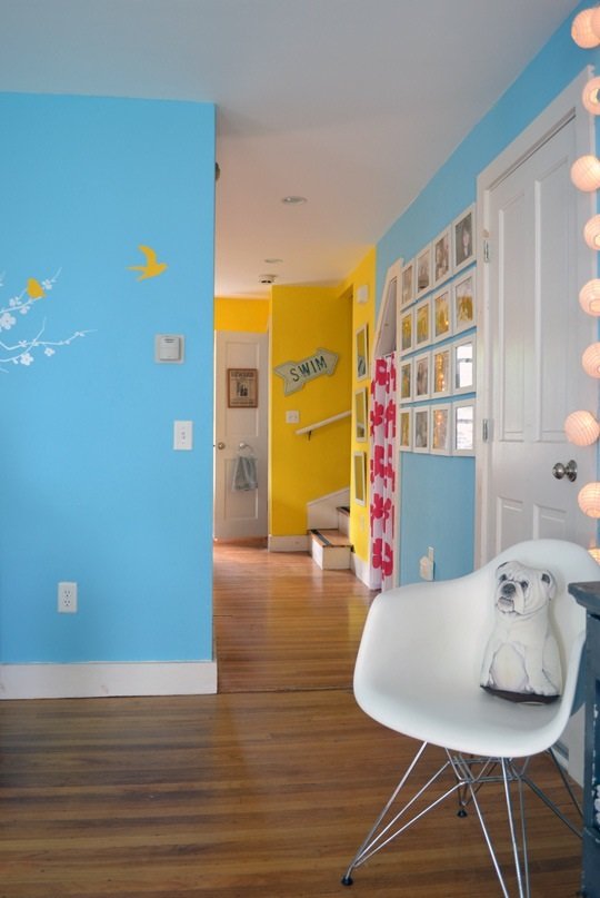 source: apartmenttherapy.com 
Melyssa & Ted's Colorful Carriage House