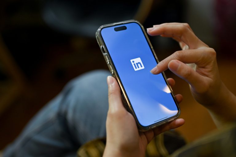The Best LinkedIn Coaches to Help You Level Up Your Profile